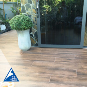 2กระเบื้องลายไม้ เนื้อพอชเลน ขอบตัด ผิวด้าน รุ่น ESM ขนาด 20x120 ซม. TT-Q201203